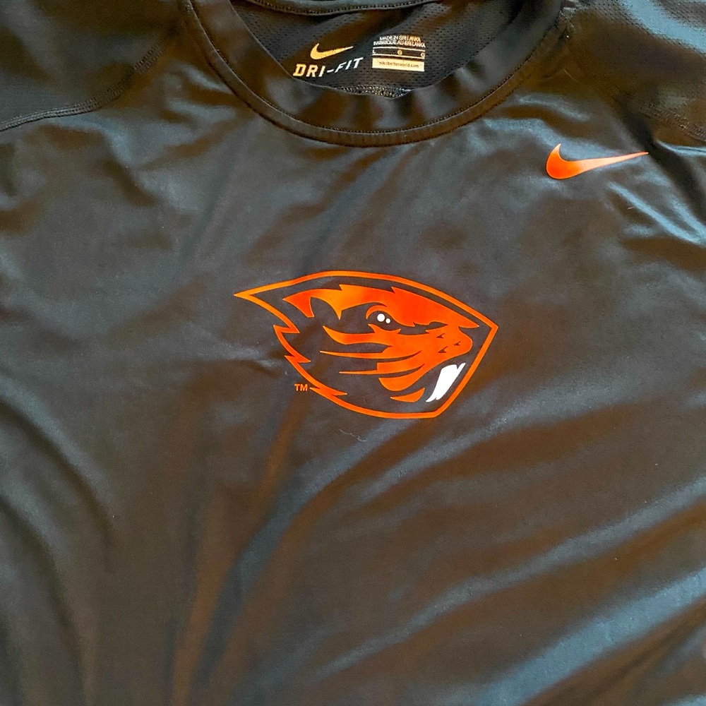 Nike dri-fit athletic shirt with Oregon State school logo. Mens size large